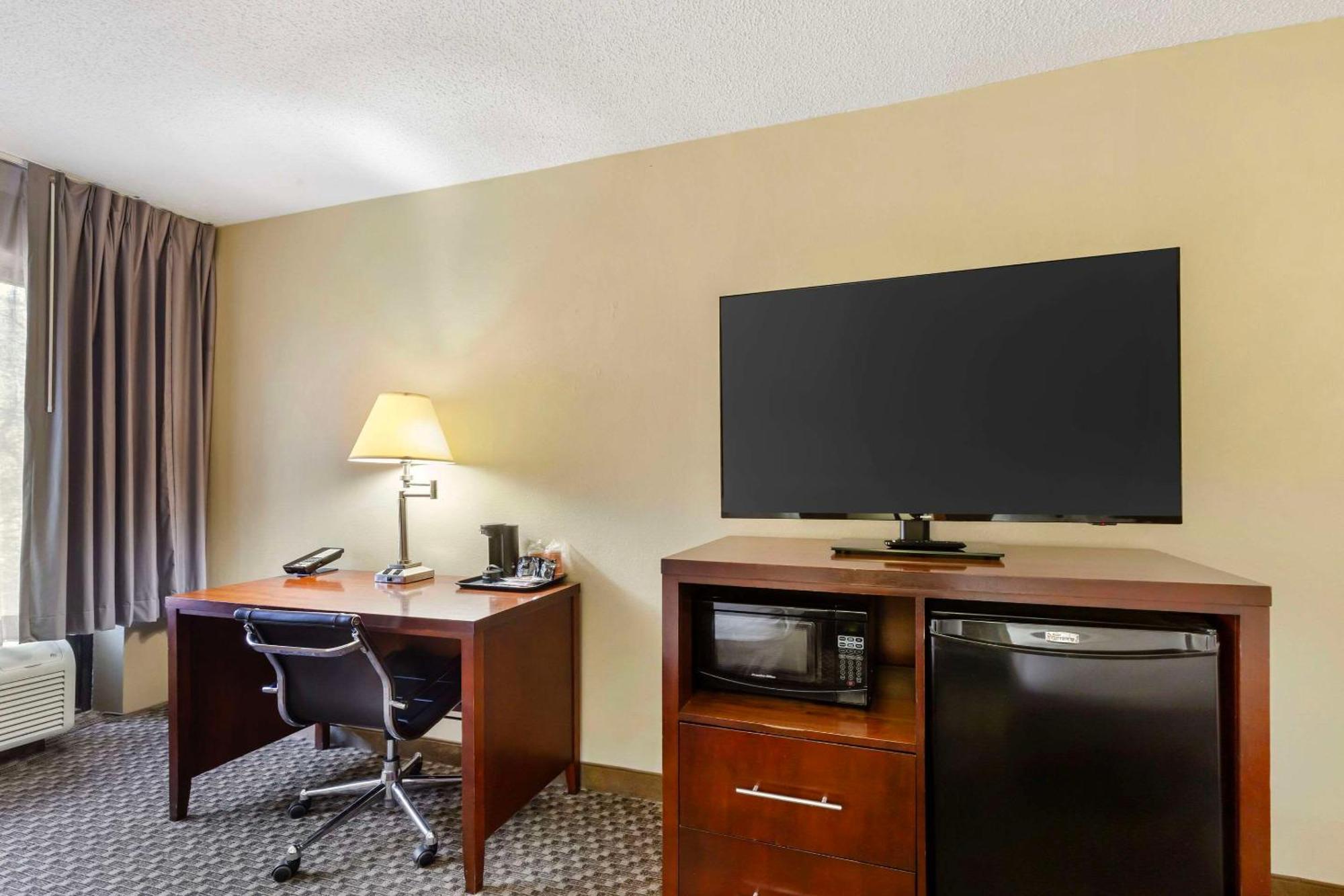 Clarion Pointe Research Triangle Park Durham Hotel Екстериор снимка