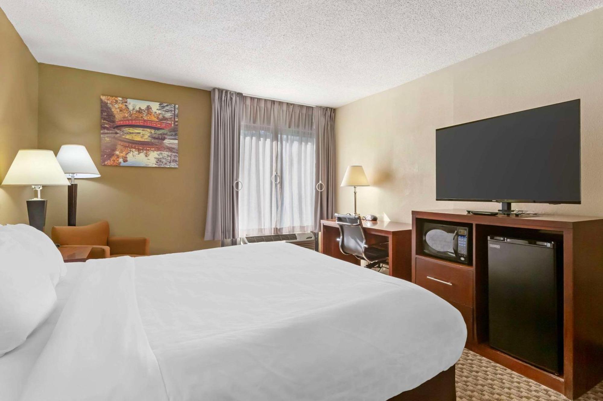 Clarion Pointe Research Triangle Park Durham Hotel Екстериор снимка