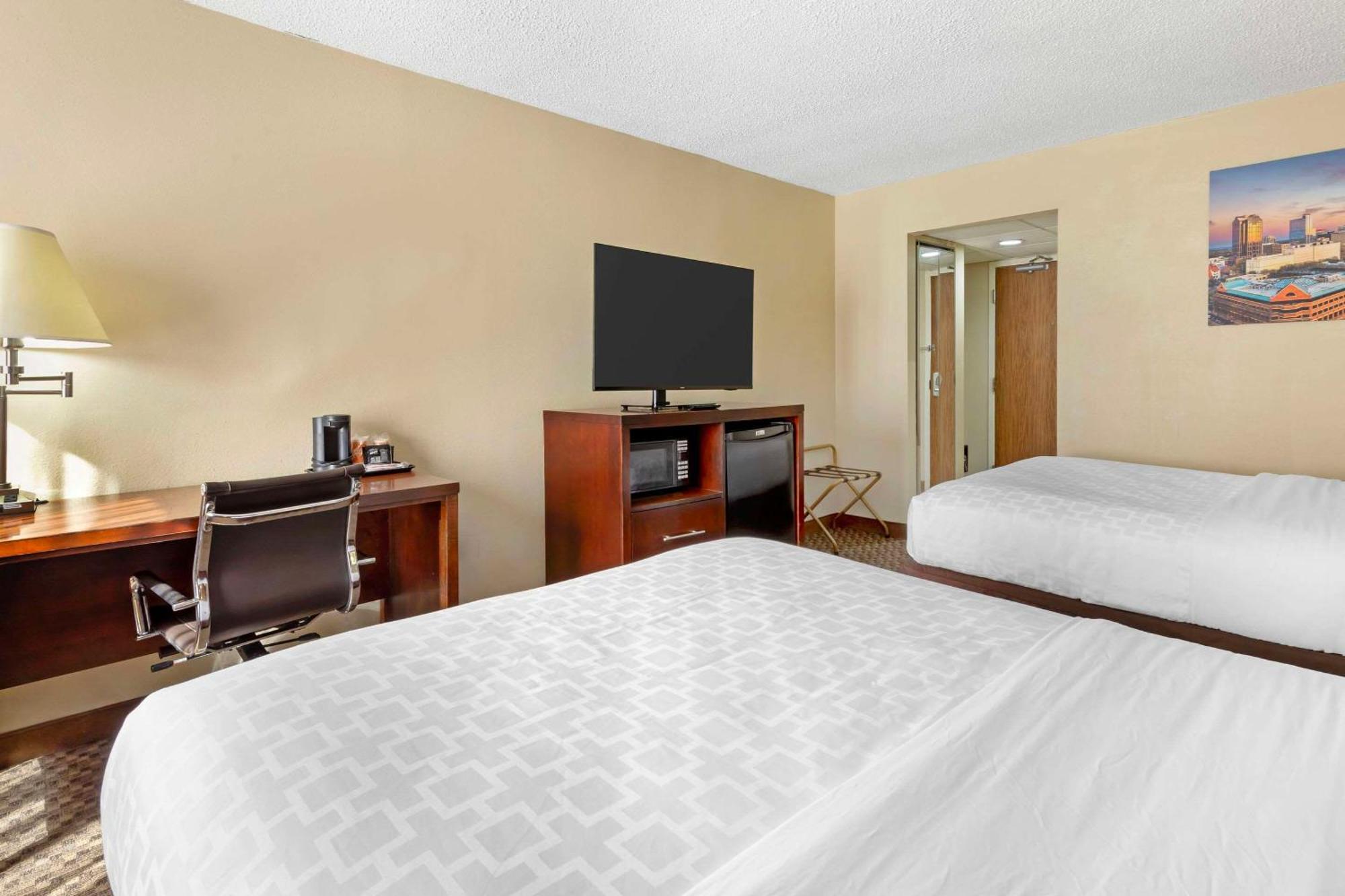 Clarion Pointe Research Triangle Park Durham Hotel Екстериор снимка