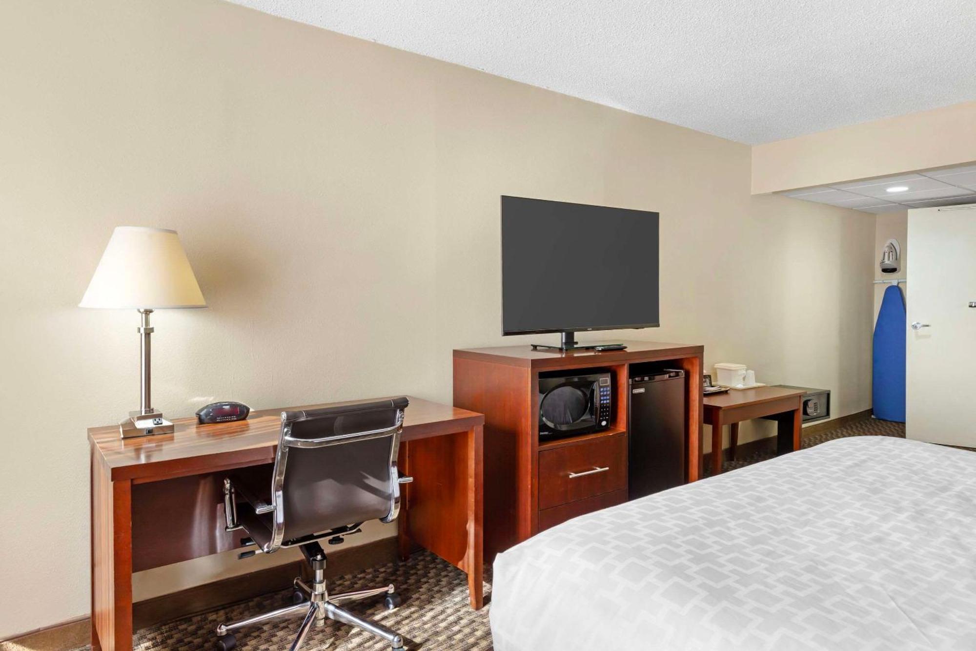 Clarion Pointe Research Triangle Park Durham Hotel Екстериор снимка