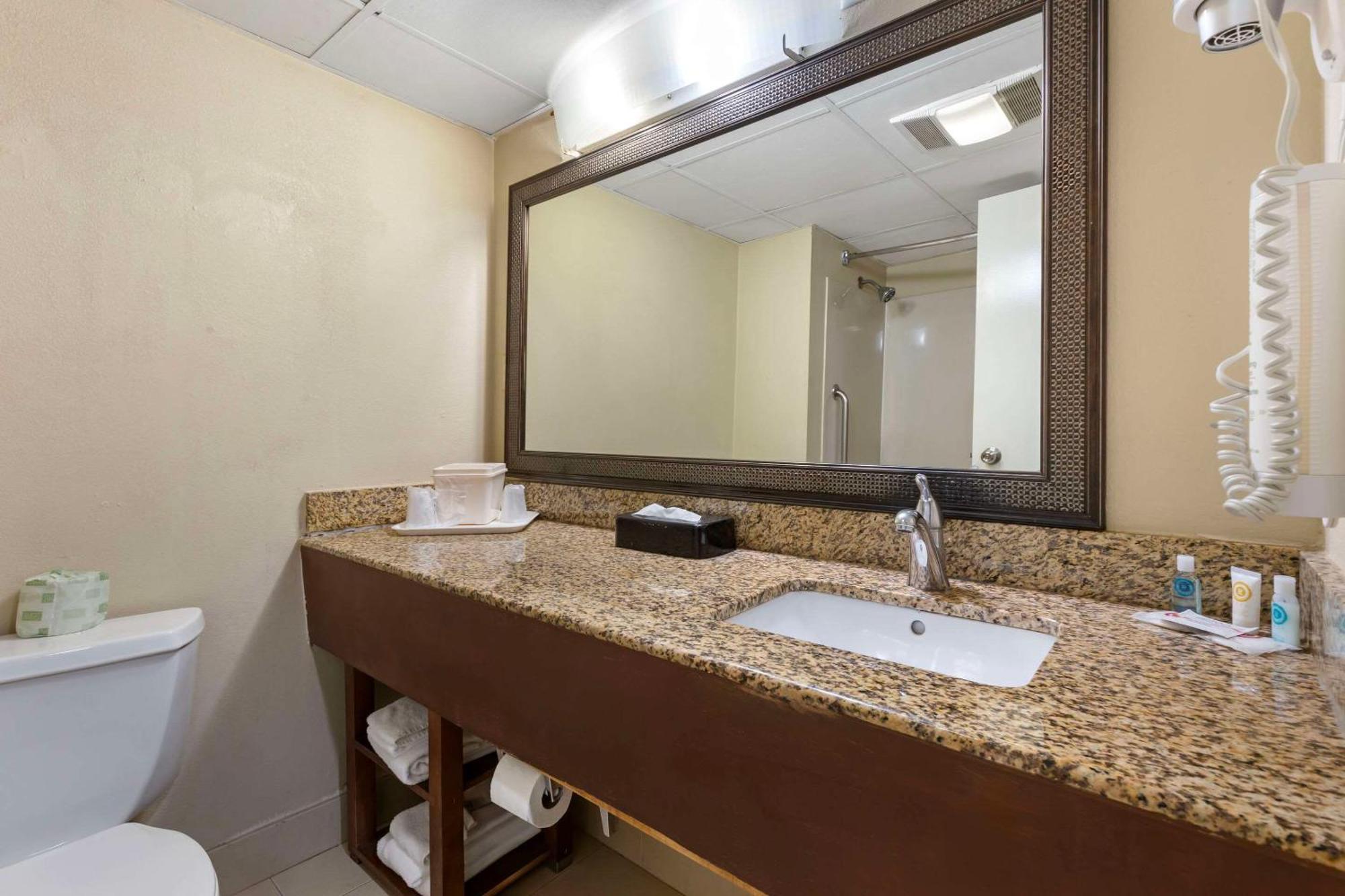 Clarion Pointe Research Triangle Park Durham Hotel Екстериор снимка