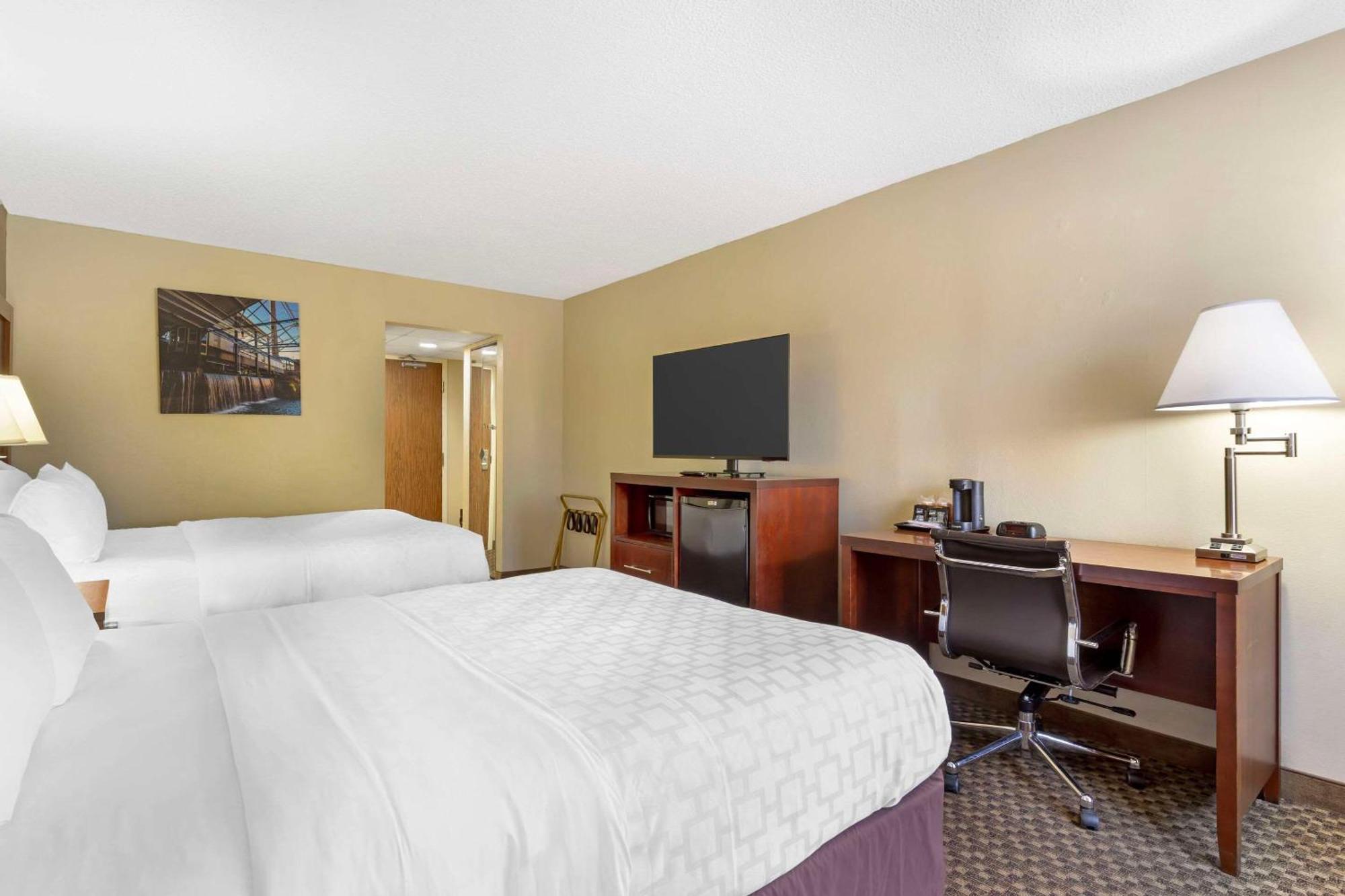 Clarion Pointe Research Triangle Park Durham Hotel Екстериор снимка