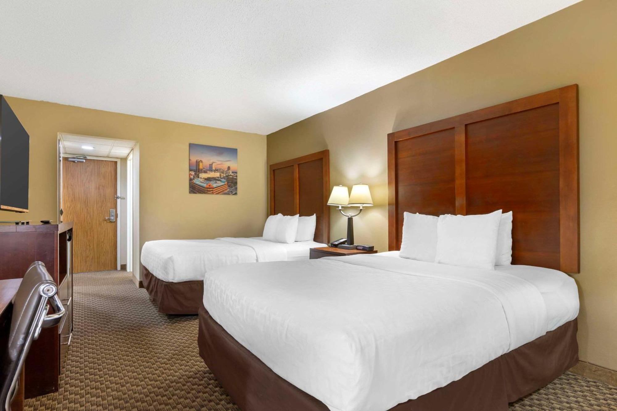 Clarion Pointe Research Triangle Park Durham Hotel Екстериор снимка