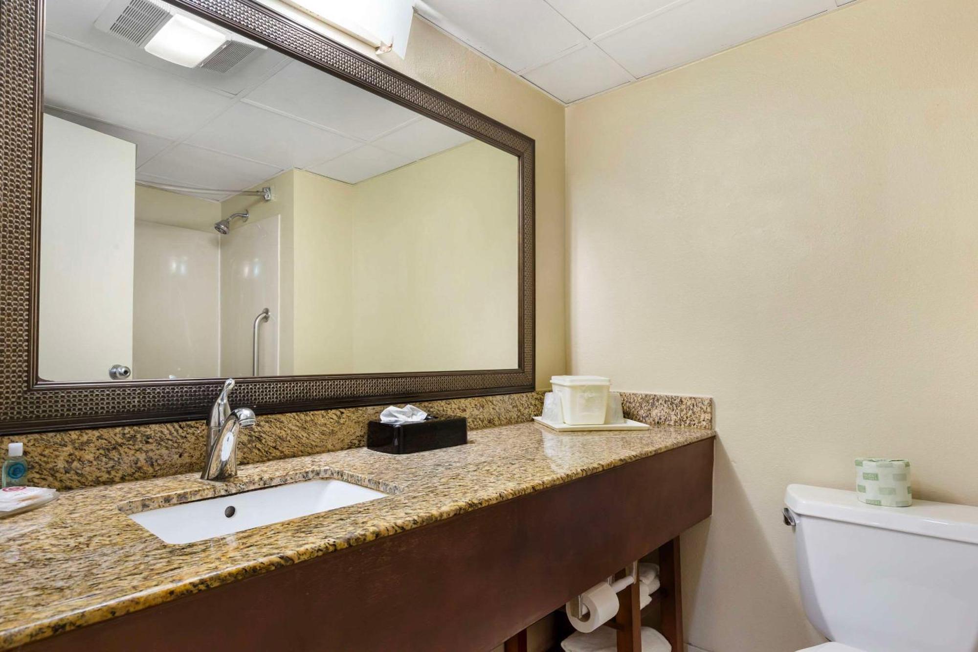 Clarion Pointe Research Triangle Park Durham Hotel Екстериор снимка