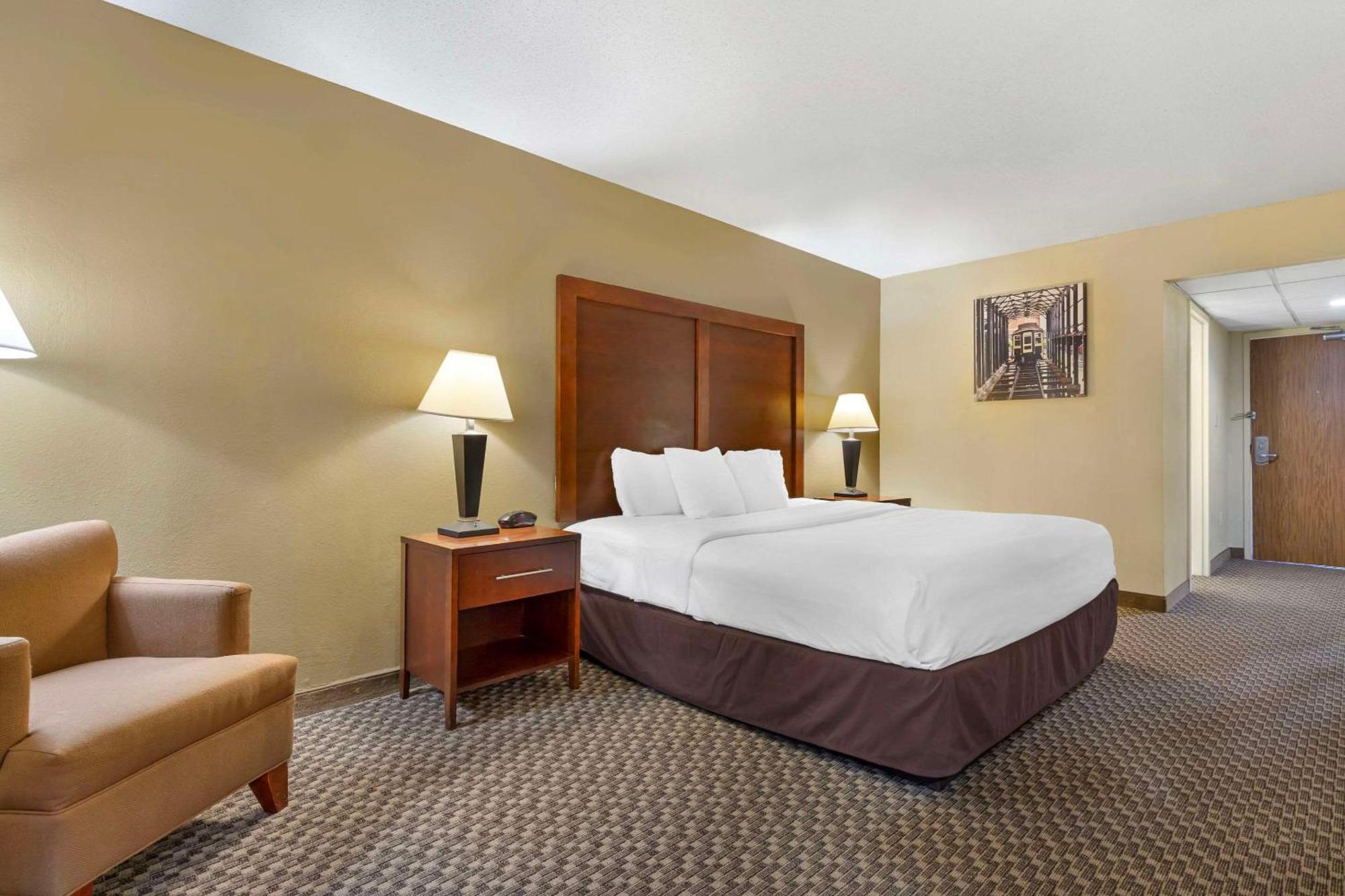 Clarion Pointe Research Triangle Park Durham Hotel Екстериор снимка