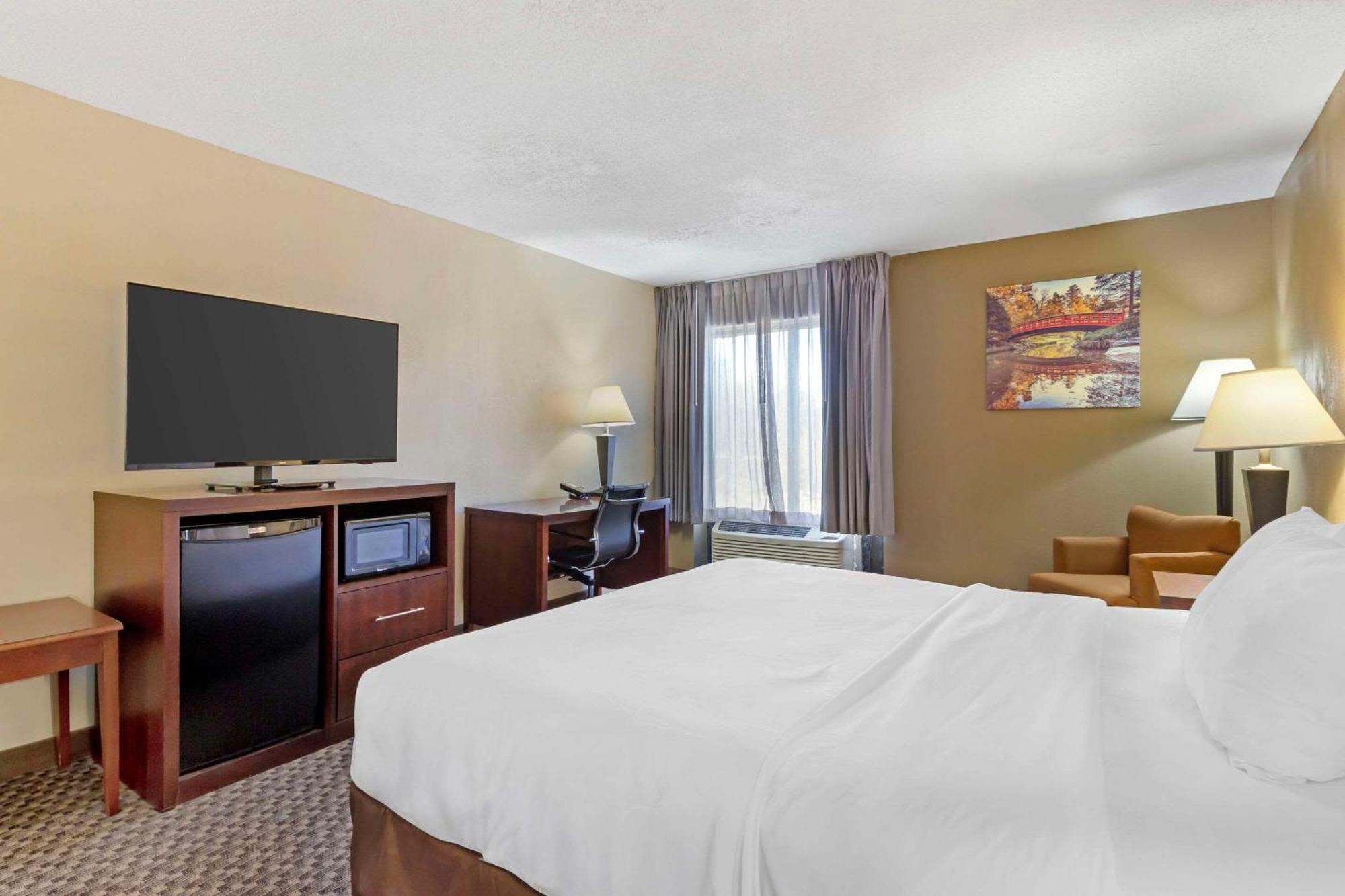 Clarion Pointe Research Triangle Park Durham Hotel Екстериор снимка