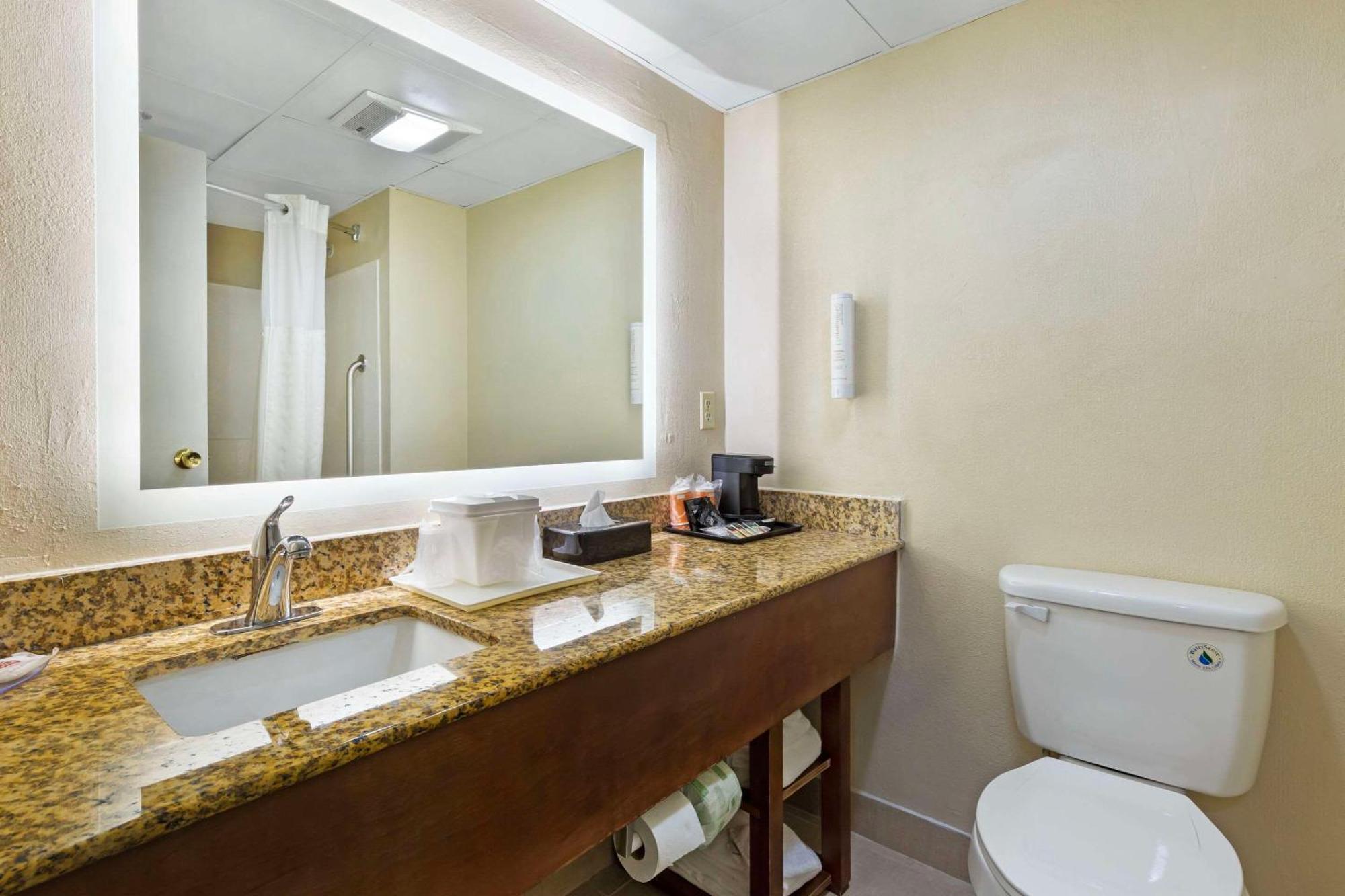 Clarion Pointe Research Triangle Park Durham Hotel Екстериор снимка