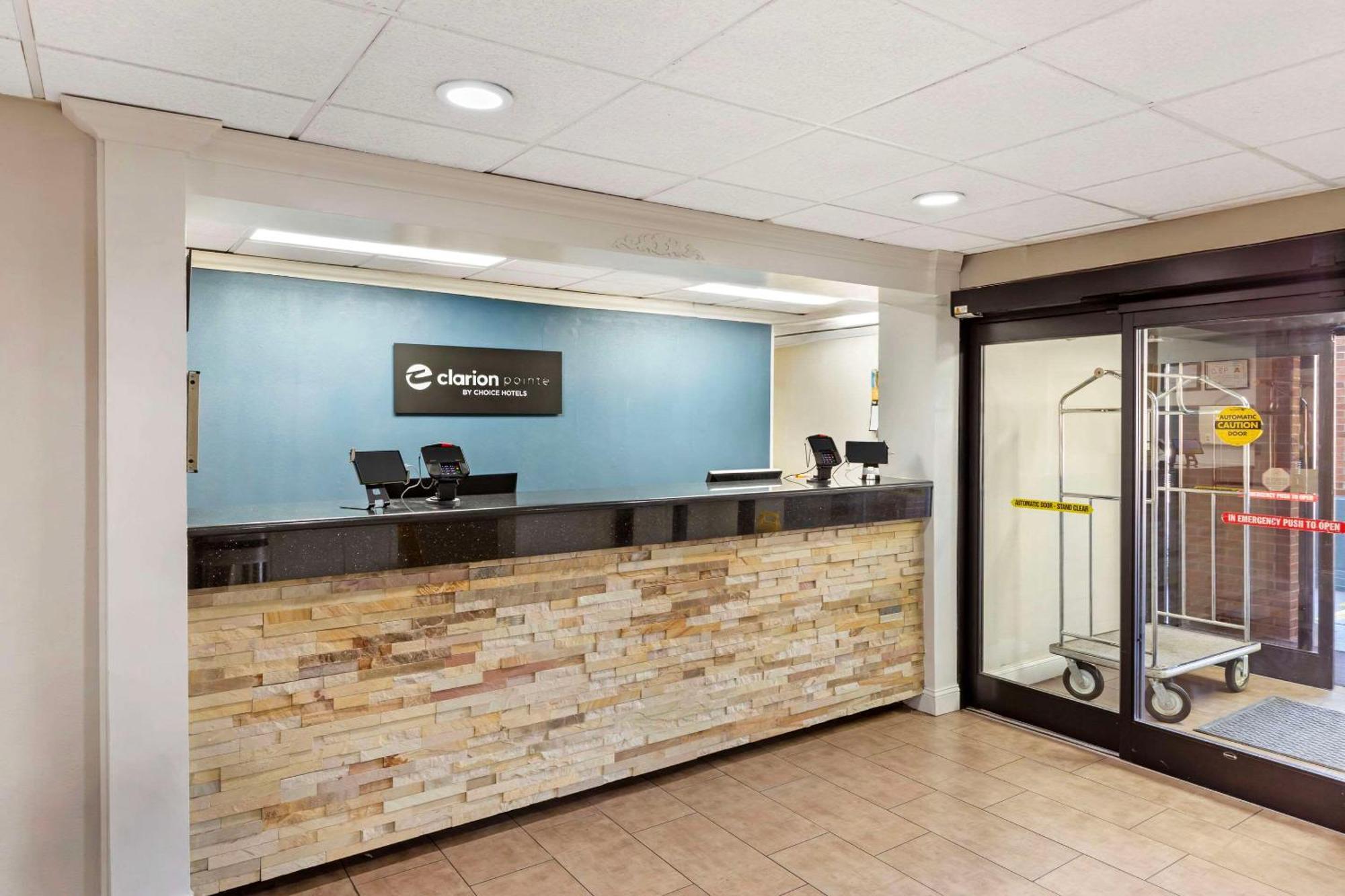 Clarion Pointe Research Triangle Park Durham Hotel Екстериор снимка